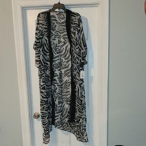 Stylish Black and White Women's Kimono